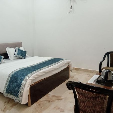 Ravindra Geeta Inn Ayodhya Esterno foto