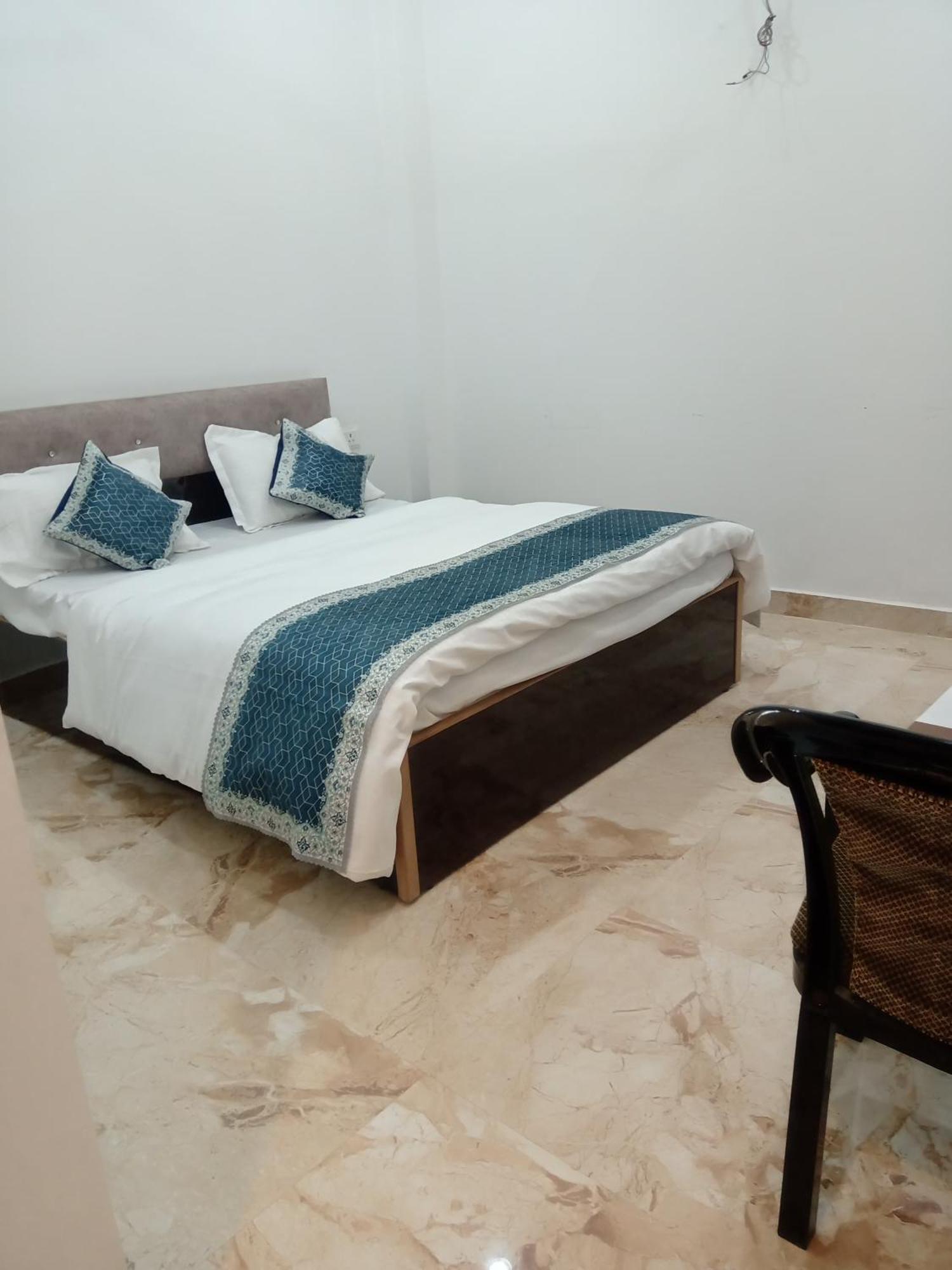 Ravindra Geeta Inn Ayodhya Esterno foto